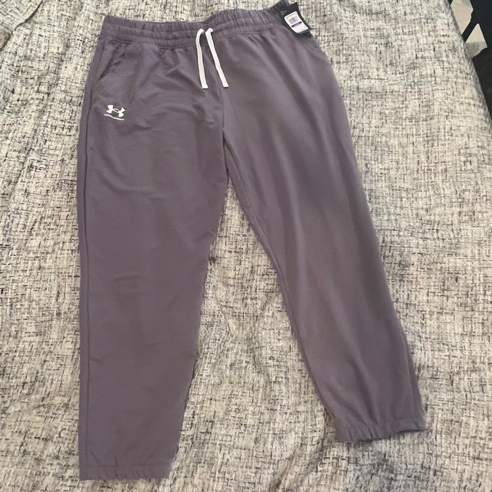 NWT under armor loose rival Terry joggers with pockets.